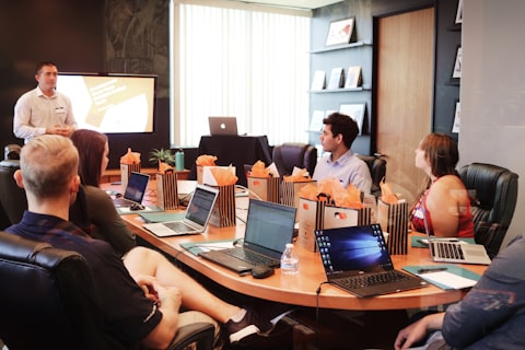 Het team van PVwebsites in overleg